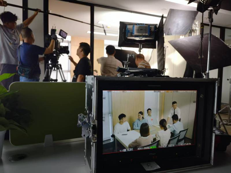 原平市TVC拍摄公司：科技产品视觉化大师，诠释未来感与功能美学